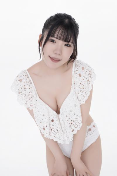 晴山梨花