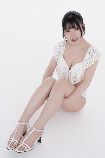 晴山梨花
