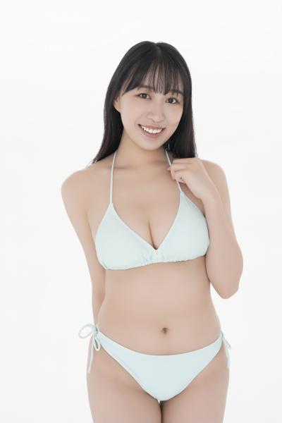 八束くるみ