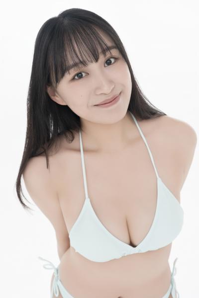 八束くるみ