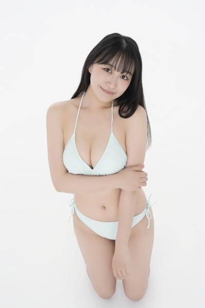 八束くるみ